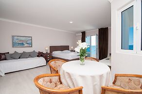 Open Sea Luxury Apartments