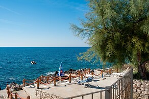 Open Sea Luxury Apartments