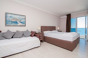 Open Sea Luxury Apartments