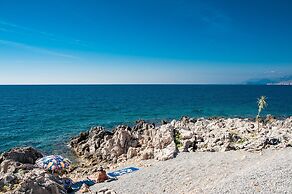 Open Sea Luxury Apartments