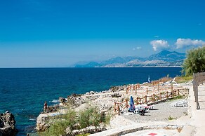 Open Sea Luxury Apartments