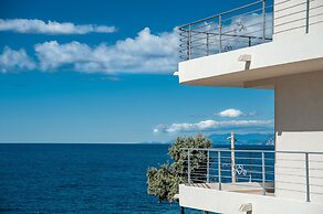 Open Sea Luxury Apartments