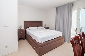Open Sea Luxury Apartments
