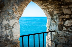 Open Sea Luxury Apartments