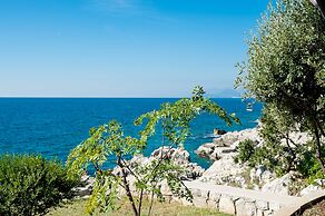 Open Sea Luxury Apartments