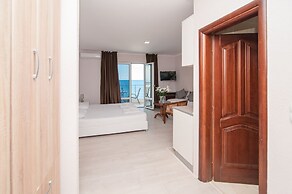 Open Sea Luxury Apartments