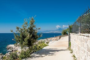 Open Sea Luxury Apartments