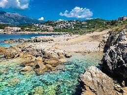 Open Sea Luxury Apartments