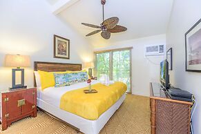 Aina Nalu D202 2 Bedroom Condo by Redawning