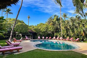 Aina Nalu D202 2 Bedroom Condo by Redawning