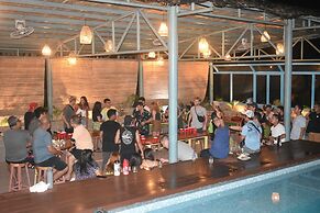 Outpost Hostel - Coron - Adults Only
