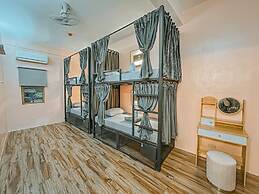 Outpost Hostel - Coron - Adults Only