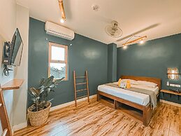 Outpost Hostel - Coron - Adults Only
