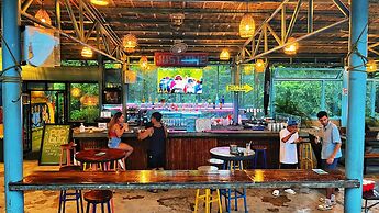 Outpost Hostel - Coron - Adults Only