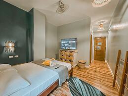 Outpost Hostel - Coron - Adults Only