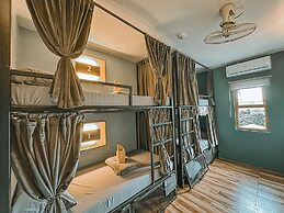 Outpost Hostel - Coron - Adults Only