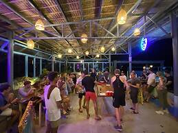 Outpost Hostel - Coron - Adults Only