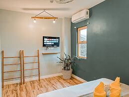 Outpost Hostel - Coron - Adults Only