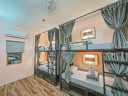 Outpost Hostel - Coron - Adults Only