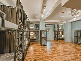 Outpost Hostel - Coron - Adults Only