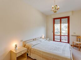 Belvilla by OYO Elegant Apartment With Pool