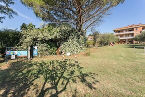 Belvilla by OYO Elegant Apartment With Pool