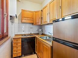 Belvilla by OYO Elegant Apartment With Pool