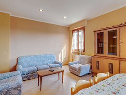 Belvilla by OYO Elegant Apartment With Pool