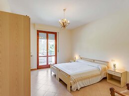 Belvilla by OYO Elegant Apartment With Pool