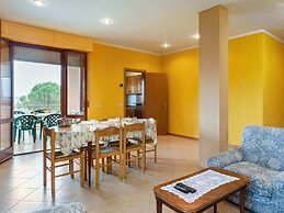 Belvilla by OYO Elegant Apartment With Pool