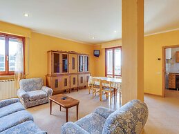Belvilla by OYO Elegant Apartment With Pool