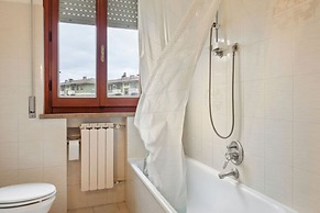 Belvilla by OYO Elegant Apartment With Pool