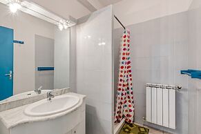 Flat in a Beautiful Building With Pool