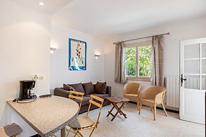 Flat in a Beautiful Building With Pool