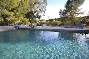Flat in a Beautiful Building With Pool