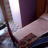 Acaliputo Guest House