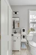 Tranquility with Garden & Heated Pool near King Street