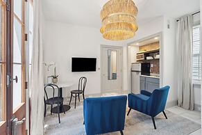 Tranquility with Garden & Heated Pool near King Street