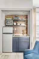 Tranquility with Garden & Heated Pool near King Street