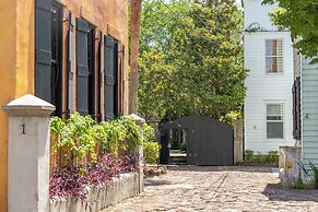 Tranquility with Garden & Heated Pool near King Street