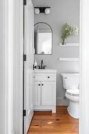 Tranquility with Garden & Heated Pool near King Street