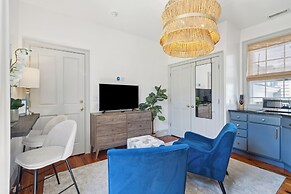 Tranquility with Garden & Heated Pool near King Street