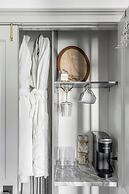 Tranquility with Garden & Heated Pool near King Street