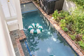 Tranquility with Garden & Heated Pool near King Street
