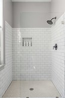 Tranquility with Garden & Heated Pool near King Street