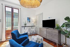 Tranquility with Garden & Heated Pool near King Street