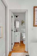 Tranquility with Garden & Heated Pool near King Street