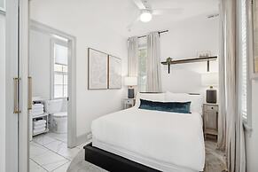 Tranquility with Garden & Heated Pool near King Street