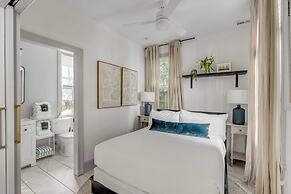 Tranquility with Garden & Heated Pool near King Street