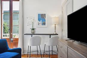 Tranquility with Garden & Heated Pool near King Street